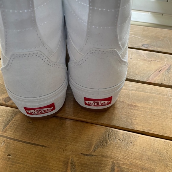 Vans - Picture 3 of 12